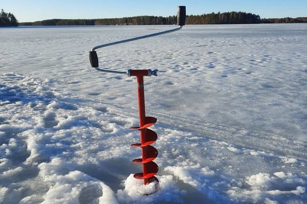 Eisangeln_am_See