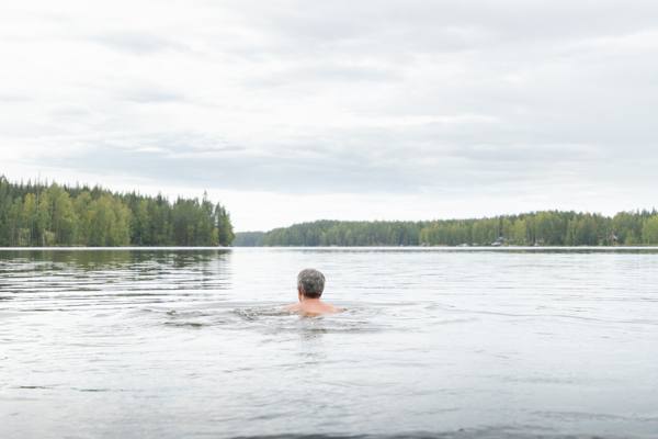 Schwimmen im Saimaa See