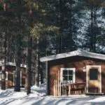 Holzhäuser im Winter