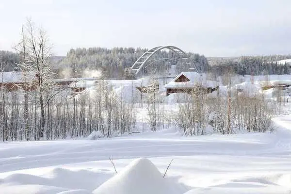 Lappesuando Lodge im Schnee - Polarlichter Reise | Pieper Erlebnisreisen