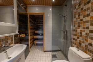 Badezimmer mit Sauna